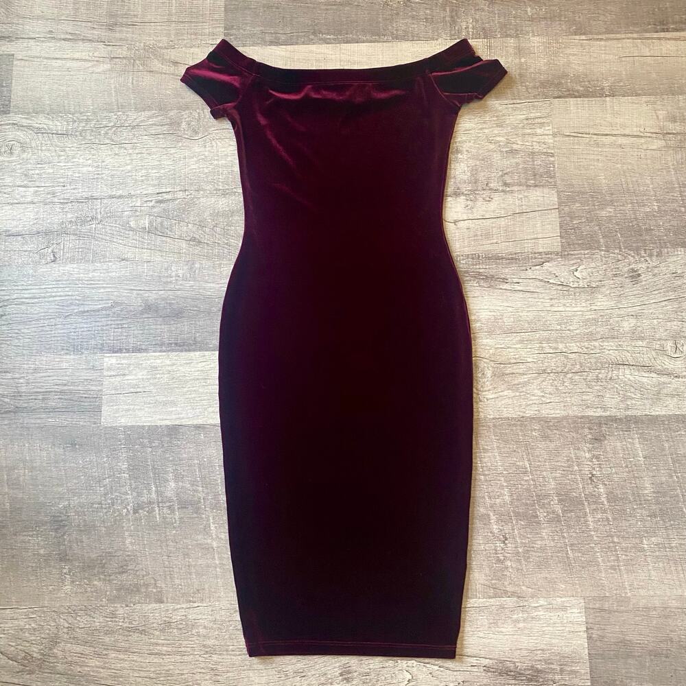 Windsor Deep Red Lustrous Velvet Bodycon Dress Knee Length Midi Women Small